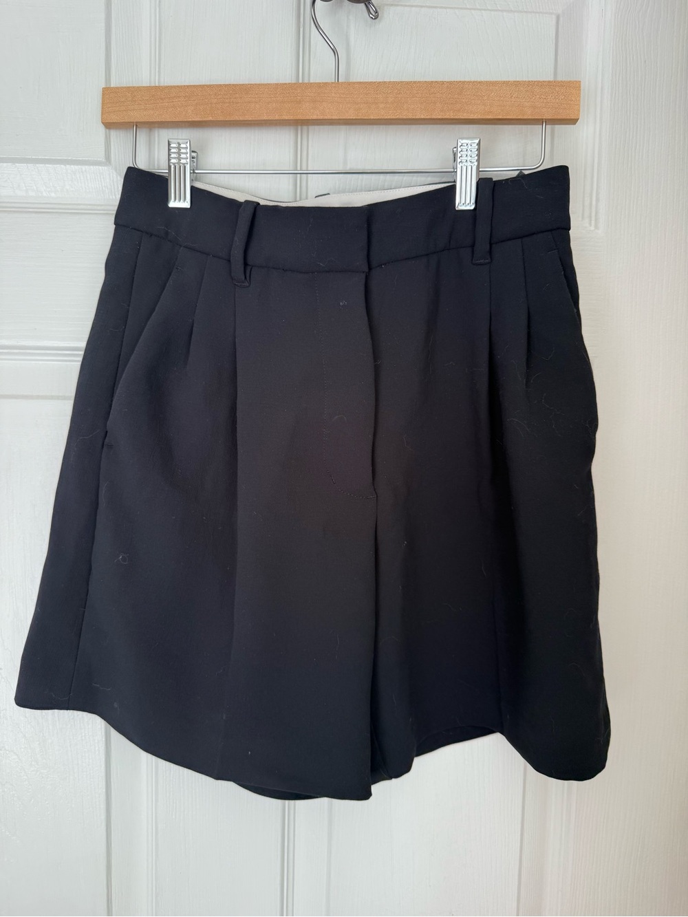 Aritzia Wilfred Black High-Rise Pleated Tailored Shorts Trousers